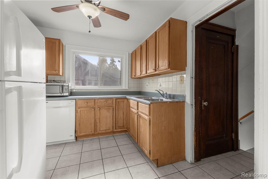 21551 Edison Street Dearborn, MI 48124 - Photo 13 of 29