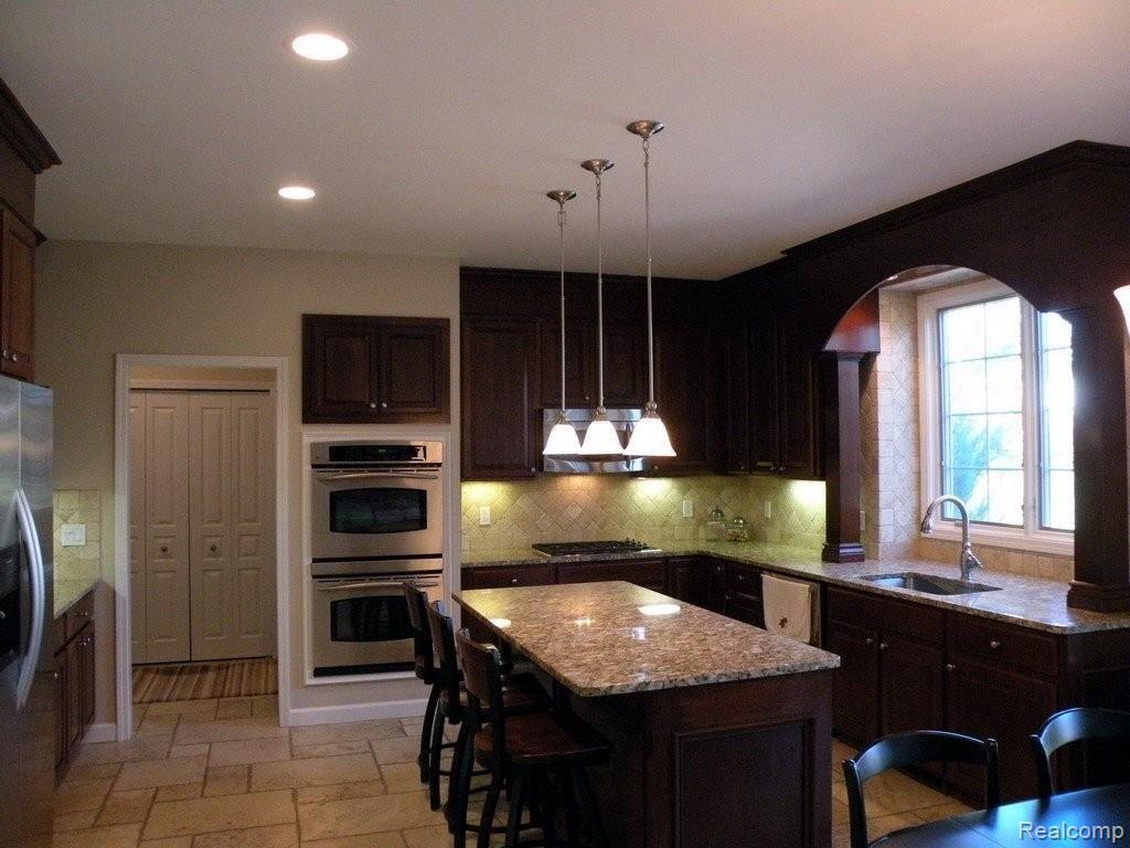 2046 Aberdeen Court Rochester, MI 48306 - Photo 8 of 31 Kitchen