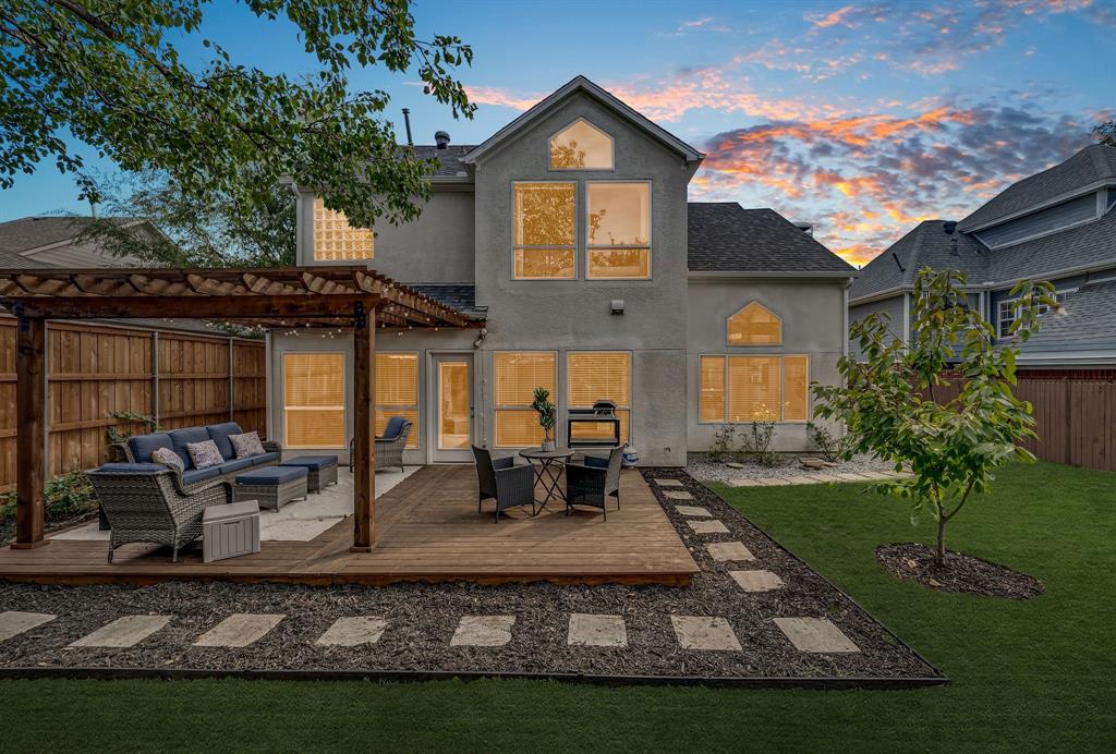 6053 Buffridge Trail Dallas, TX 75252 - Photo 26 of 40 a front view of house with yard