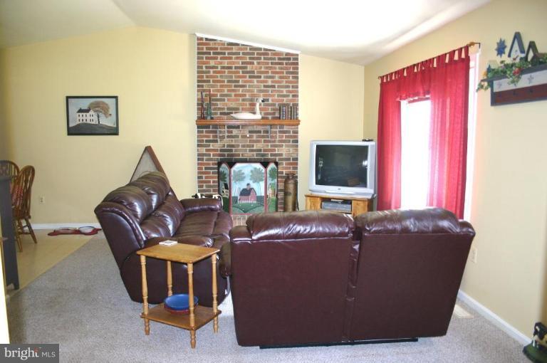 2875 Holland Cliffs Road Huntingtown, MD 20639 - Photo 11 of 17 Family Room