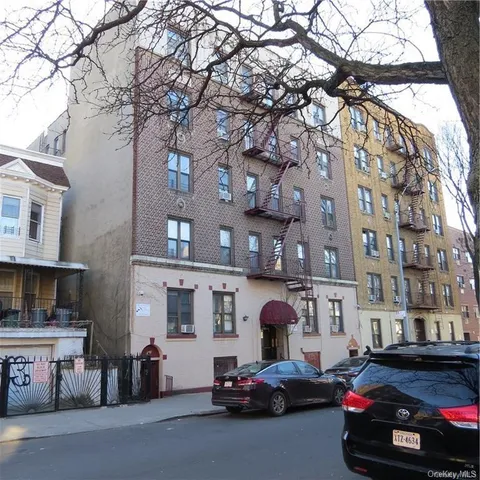 $4,150,000 | 3156 Hull Avenue | Norwood