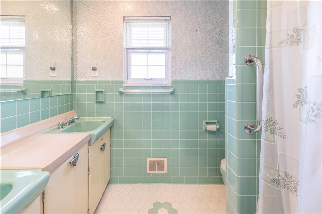16 Swallow Hill Road Carnegie, PA 15106 - Photo 11 of 20 Gallery Image 11