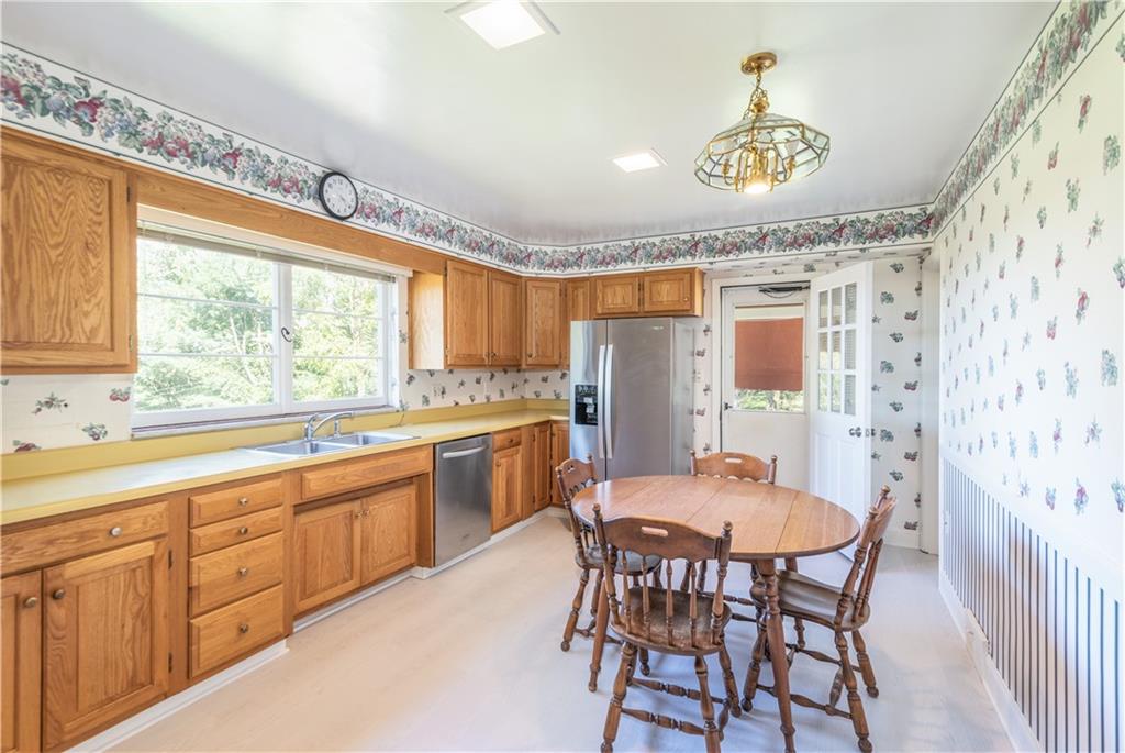 16 Swallow Hill Road Carnegie, PA 15106 - Photo 4 of 20 Gallery Image 4
