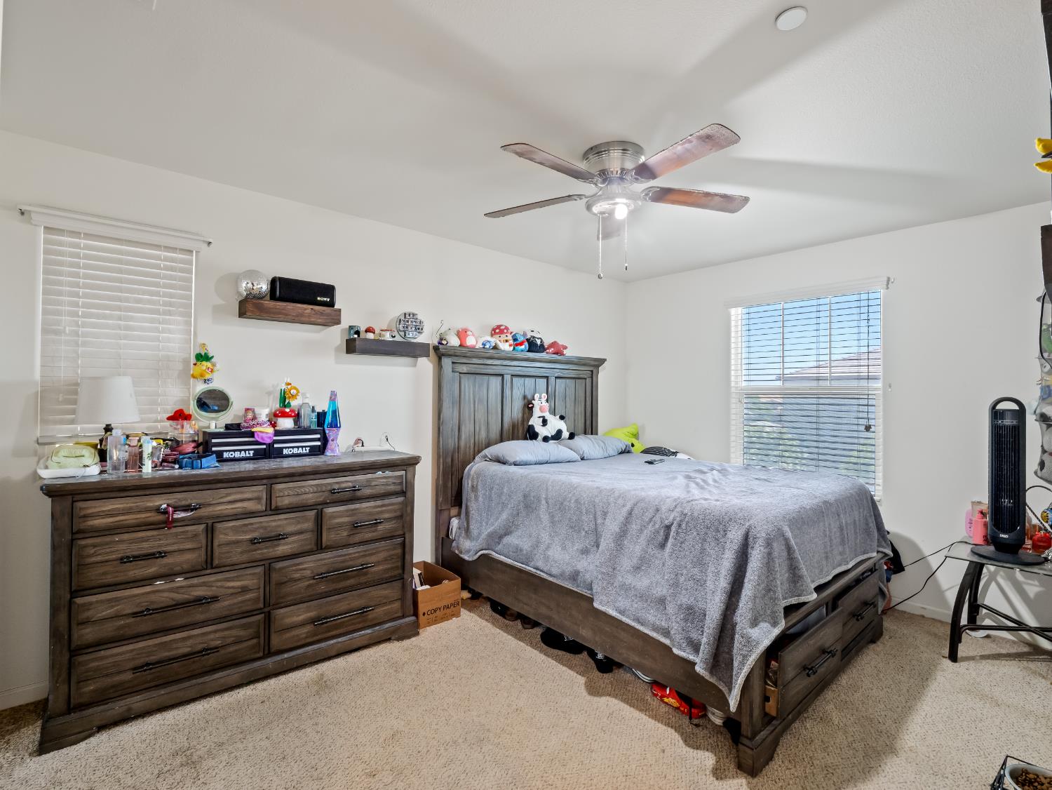 3925 Griffith Avenue Clovis, CA 93619 - Photo 17 of 40 a bedroom with a bed and a chandelier