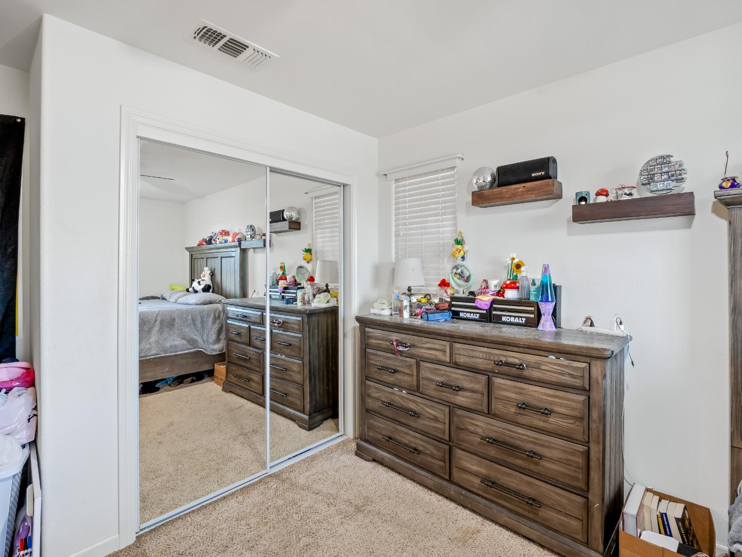 3925 Griffith Avenue Clovis, CA 93619 - Photo 18 of 40 a bed room with furniture and a closet