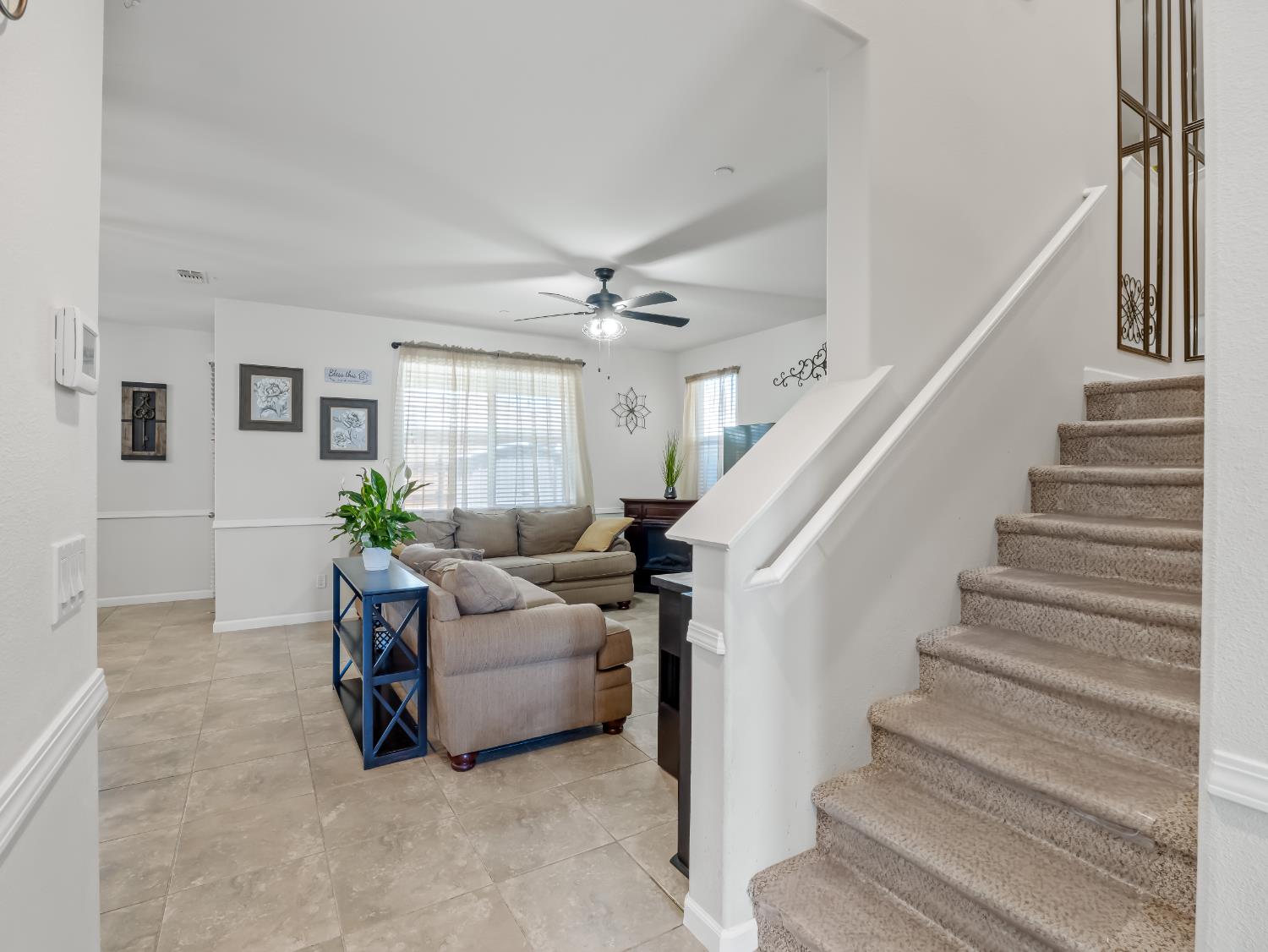 3925 Griffith Avenue Clovis, CA 93619 - Photo 21 of 40 a living room with furniture and a potted plant