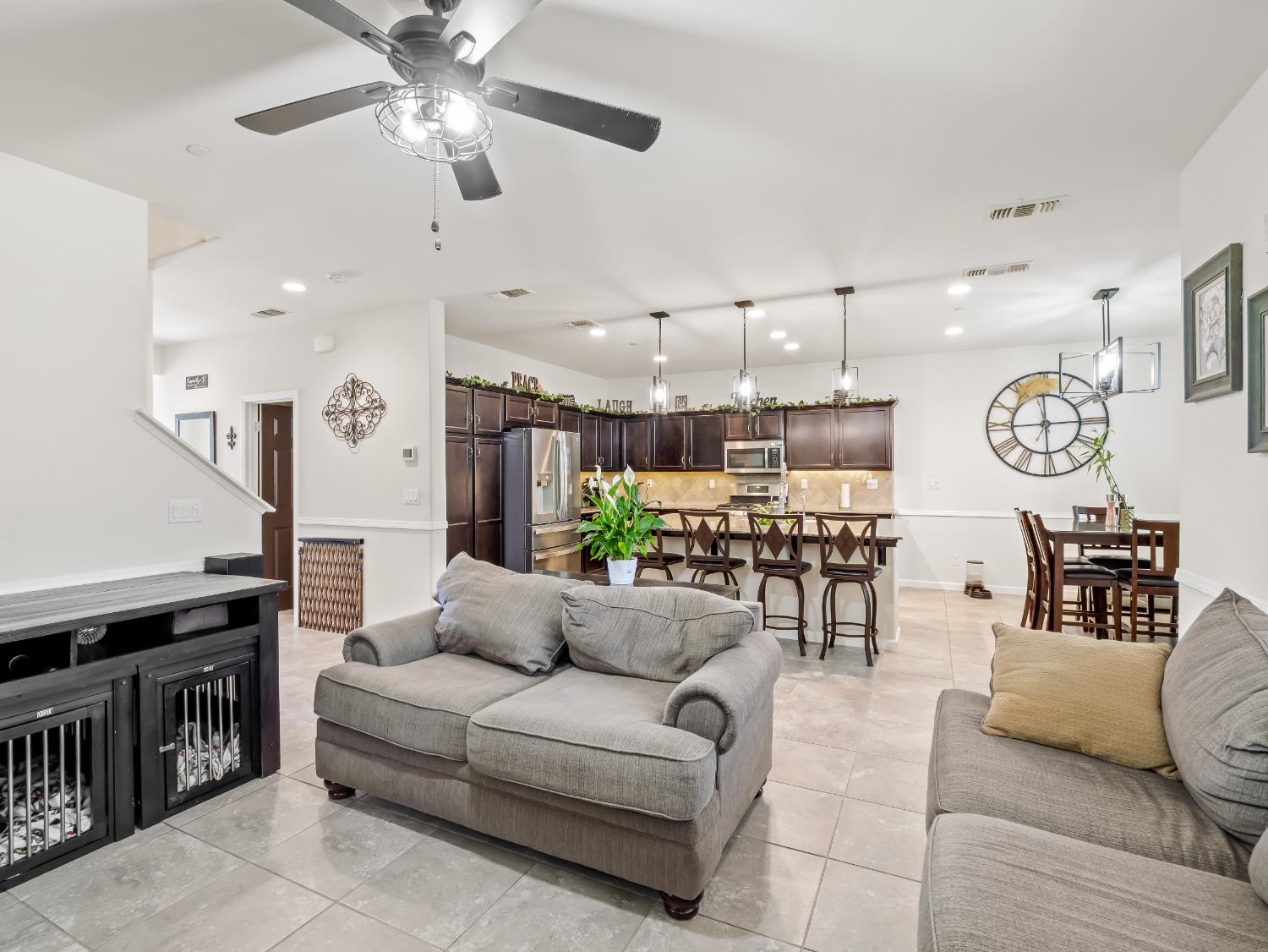 3925 Griffith Avenue Clovis, CA 93619 - Photo 25 of 40 a living room with furniture kitchen view and a chandelier