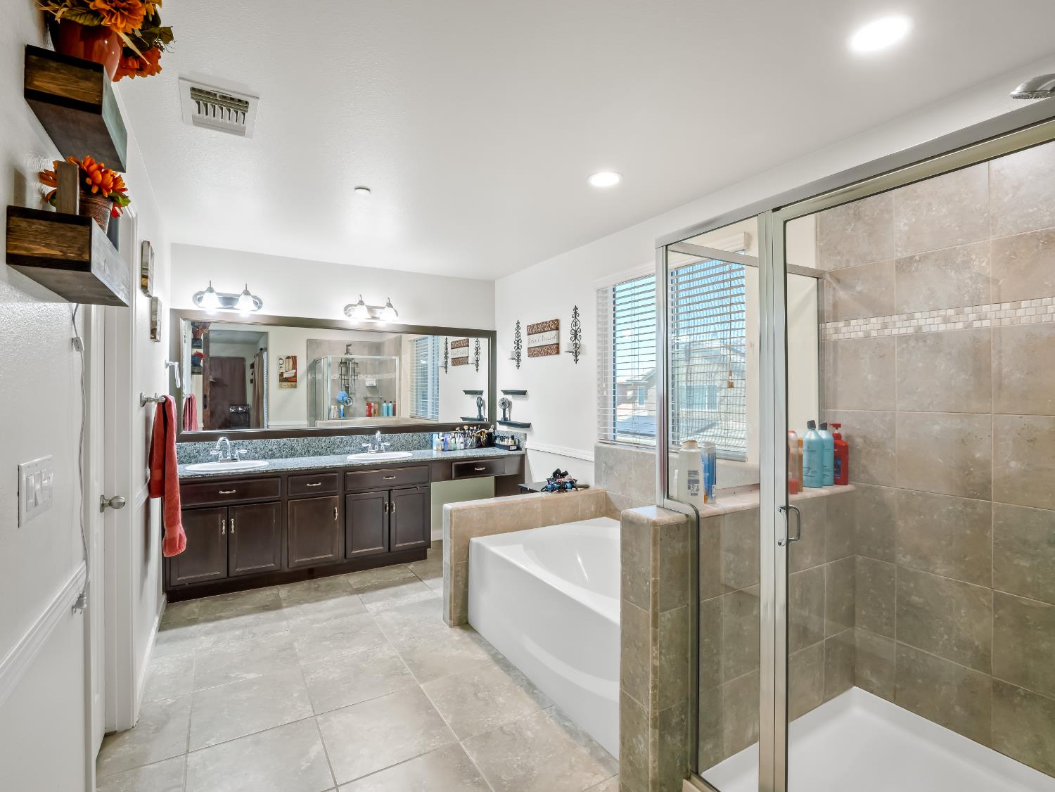 3925 Griffith Avenue Clovis, CA 93619 - Photo 3 of 40 a large white kitchen with a large window