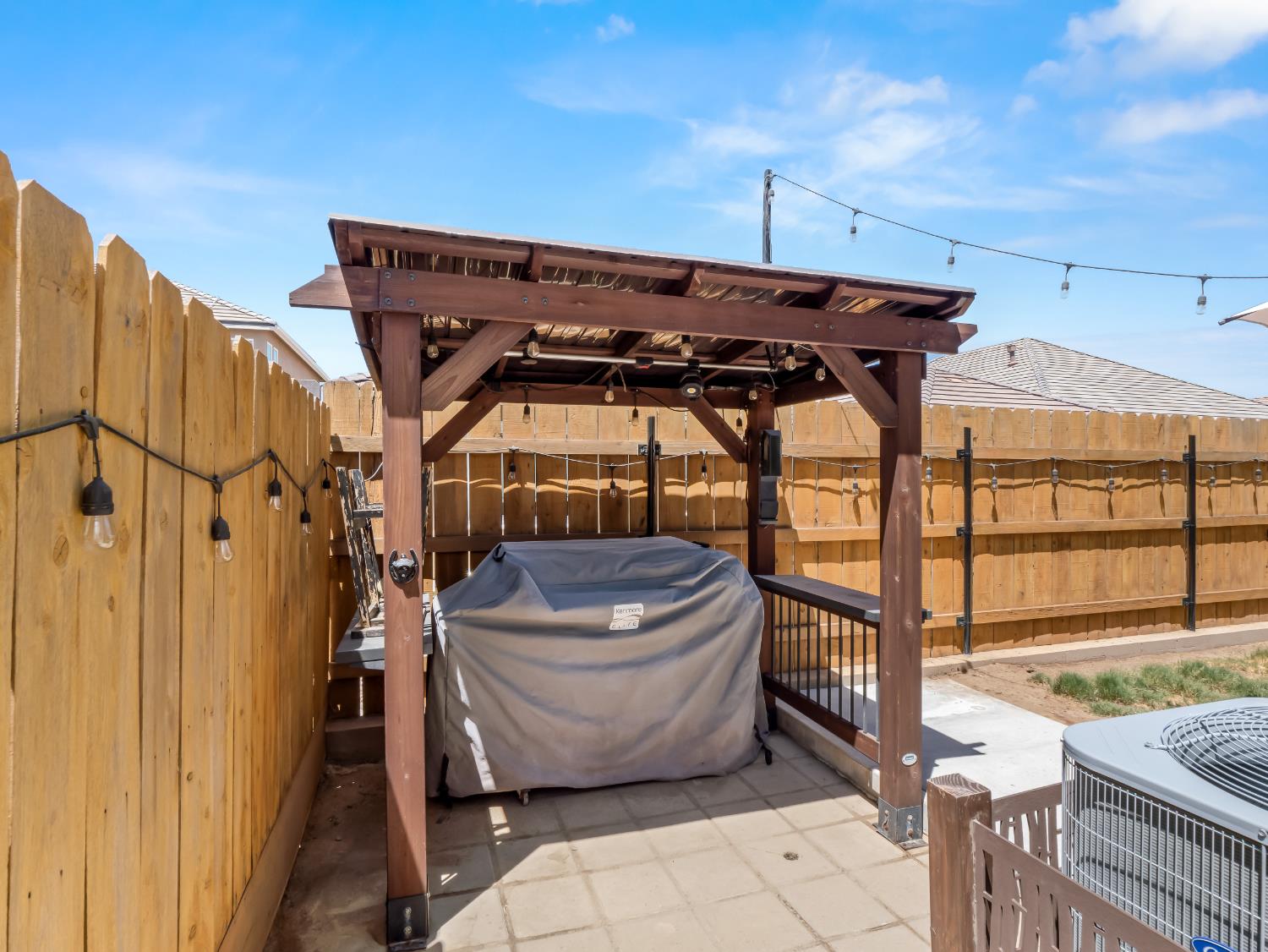 3925 Griffith Avenue Clovis, CA 93619 - Photo 38 of 40 a view of a patio and a yard