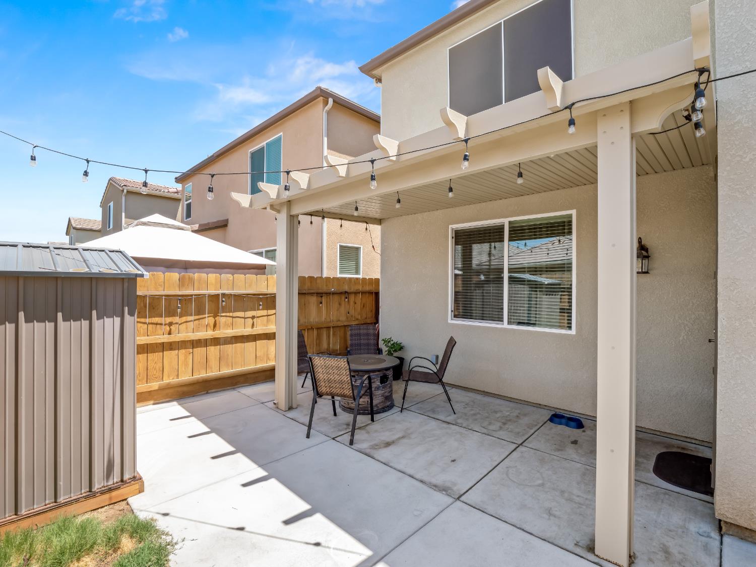 3925 Griffith Avenue Clovis, CA 93619 - Photo 40 of 40 a backyard of a house with table and chairs