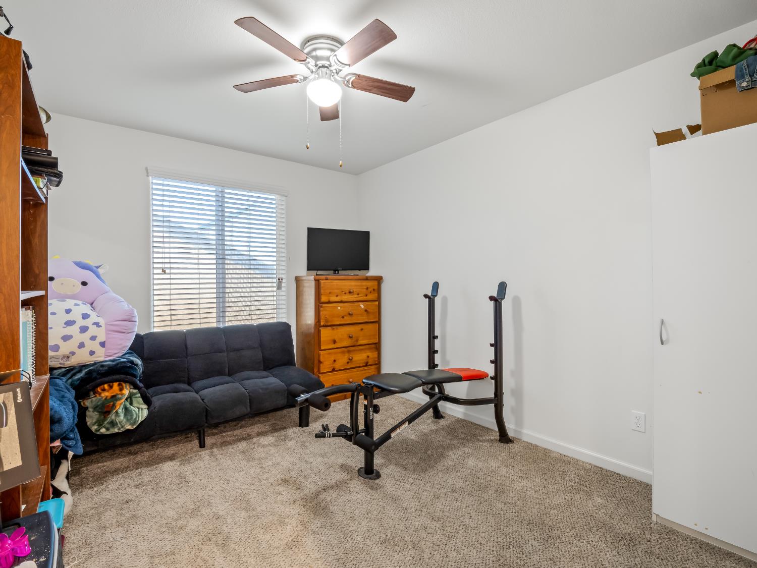 3925 Griffith Avenue Clovis, CA 93619 - Photo 6 of 40 a view of a livingroom with workspace and a window