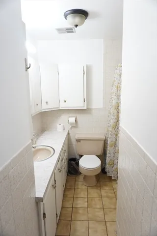 $2,000 | 76 4th Avenue, Unit 2, Lowell, MA 01854