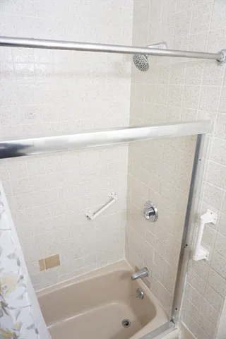 $2,000 | 76 4th Avenue, Unit 2, Lowell, MA 01854