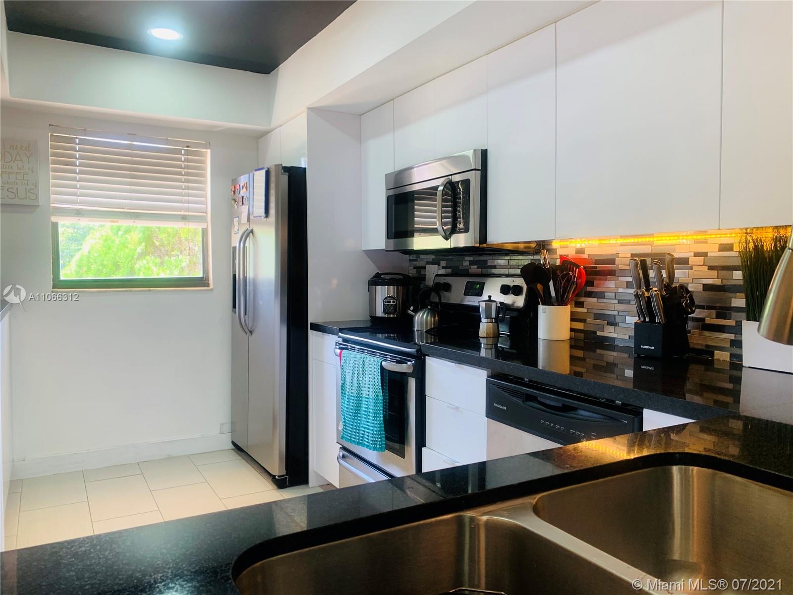 4018 Del Rio Way, Unit 4018 Sunrise, FL 33351 - Photo 17 of 94