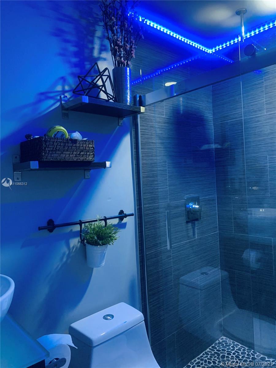 4018 Del Rio Way, Unit 4018 Sunrise, FL 33351 - Photo 36 of 94 a close view of a shower