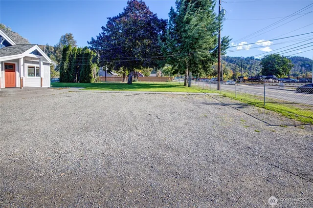 a view of outdoor space yard and porch