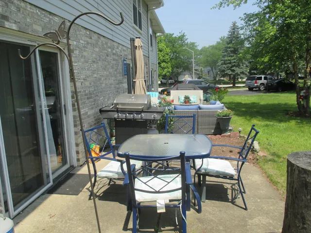 $279,500 | 865 Tamarac Boulevard, Addison, IL 60101