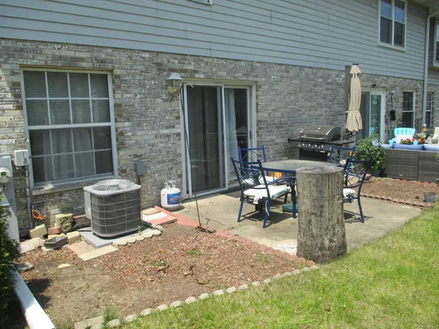 $279,500 | 865 Tamarac Boulevard, Addison, IL 60101