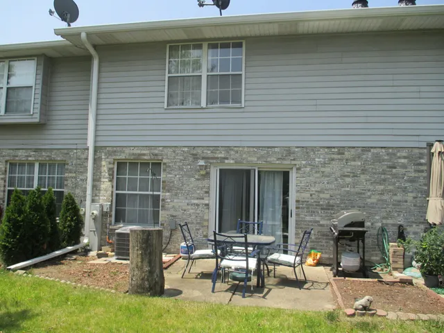 $279,500 | 865 Tamarac Boulevard, Addison, IL 60101