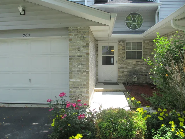 $279,500 | 865 Tamarac Boulevard, Addison, IL 60101