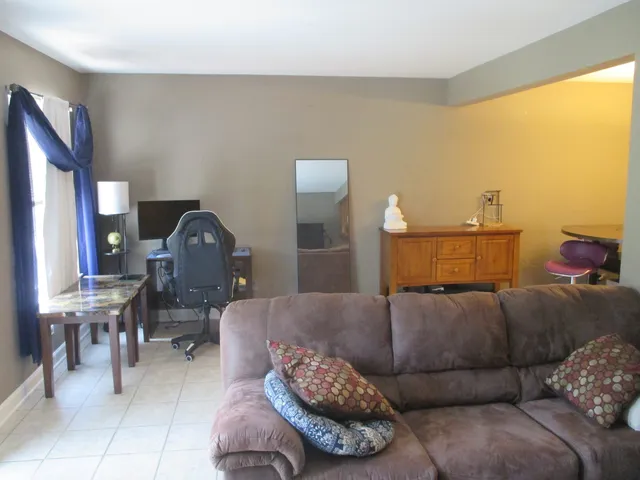 $279,500 | 865 Tamarac Boulevard, Addison, IL 60101