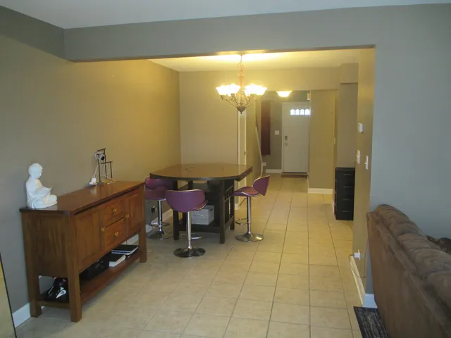 $279,500 | 865 Tamarac Boulevard, Addison, IL 60101