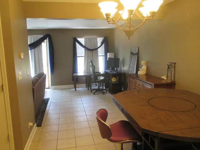 $279,500 | 865 Tamarac Boulevard, Addison, IL 60101