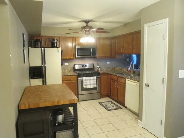 $279,500 | 865 Tamarac Boulevard, Addison, IL 60101