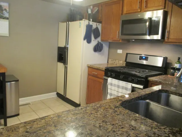 $279,500 | 865 Tamarac Boulevard, Addison, IL 60101