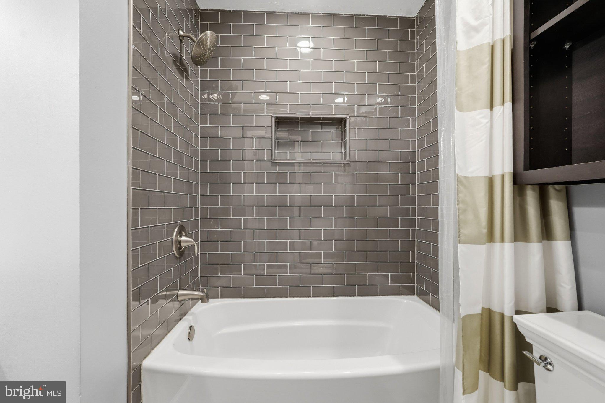 2902 Jermantown Road, Unit 27 Oakton, VA 22124 - Photo 20 of 40 Gallery Image 20