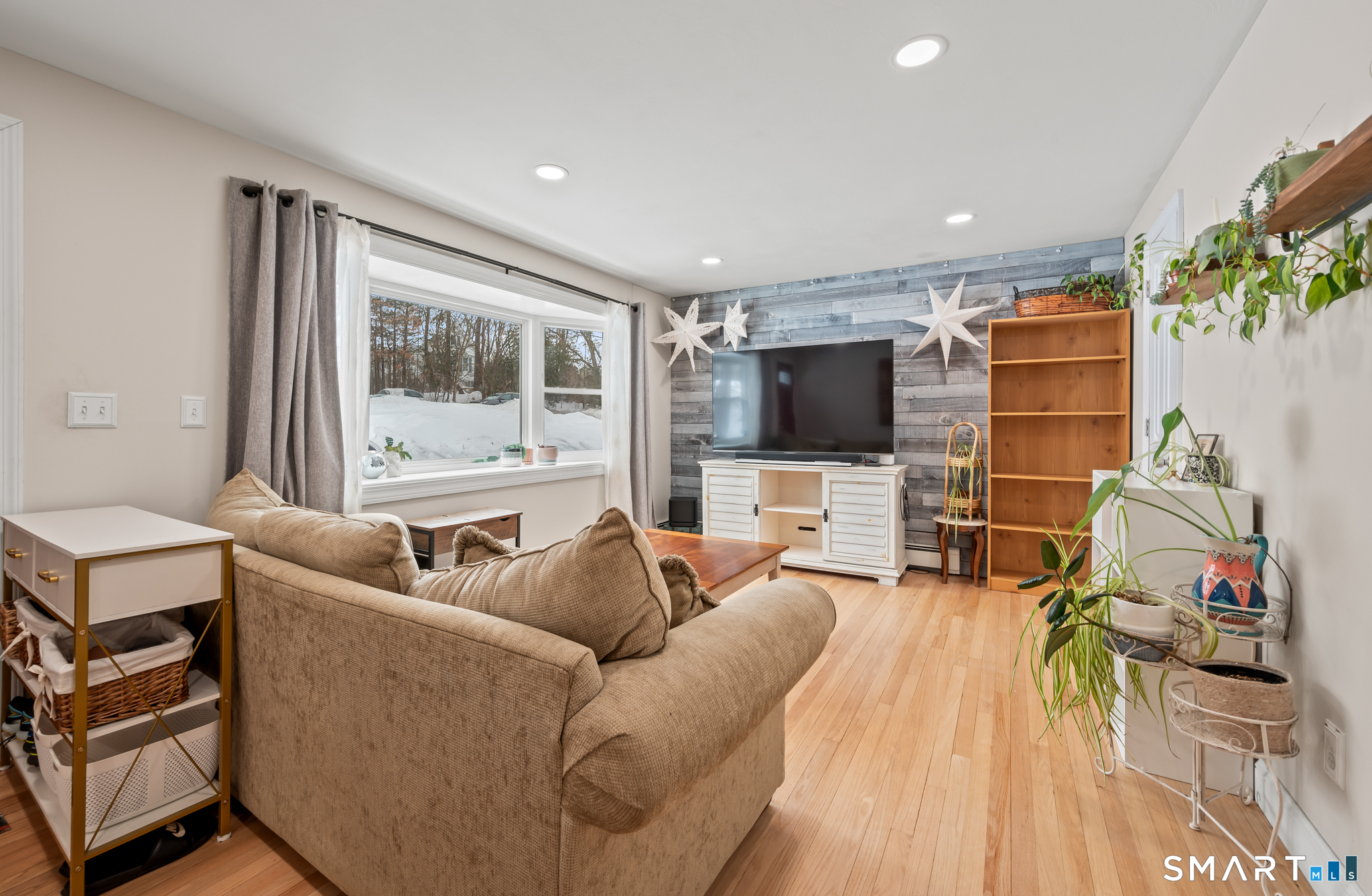 295 Phoenix Street Vernon, CT 06066 - Photo 4 of 38