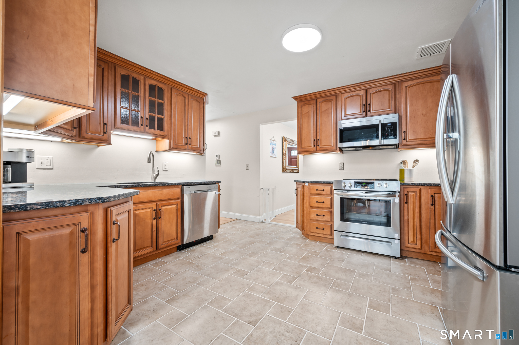 295 Phoenix Street Vernon, CT 06066 - Photo 9 of 38