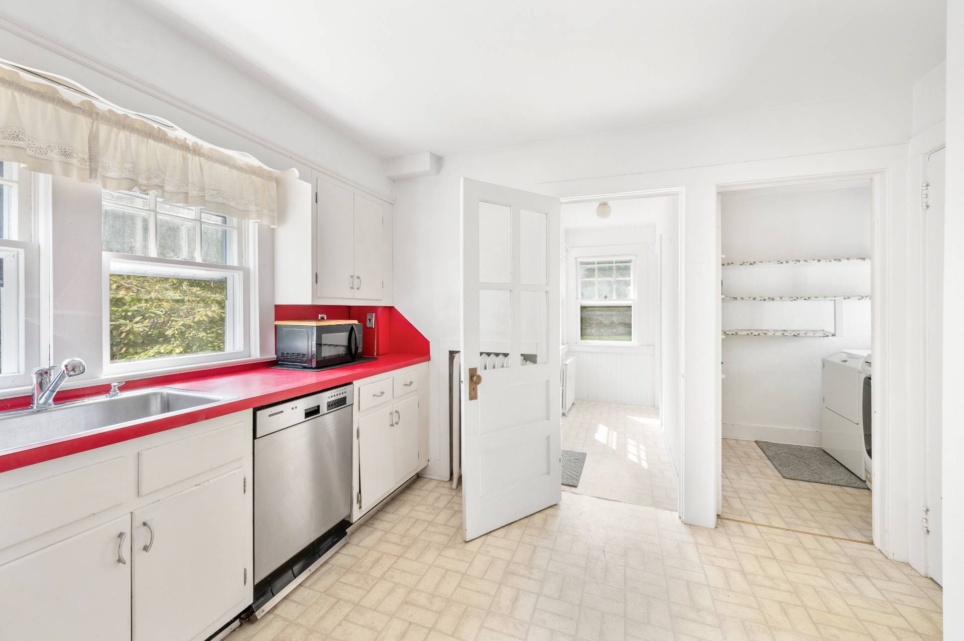 41 Sherrill Road East Hampton, NY 11937 - Photo 12 of 24 a bathroom with a sink and a large mirror