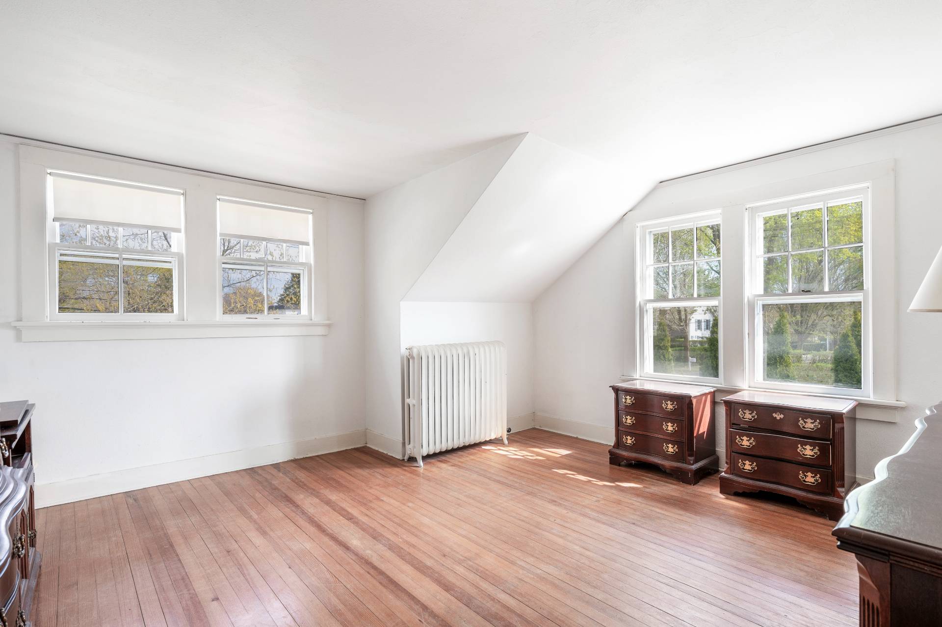 41 Sherrill Road East Hampton, NY 11937 - Photo 19 of 24 an empty room with furniture and windows