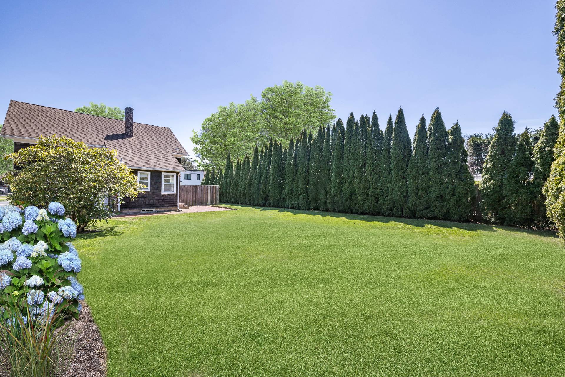 41 Sherrill Road East Hampton, NY 11937 - Photo 2 of 24 a backyard of a house with lots of green space