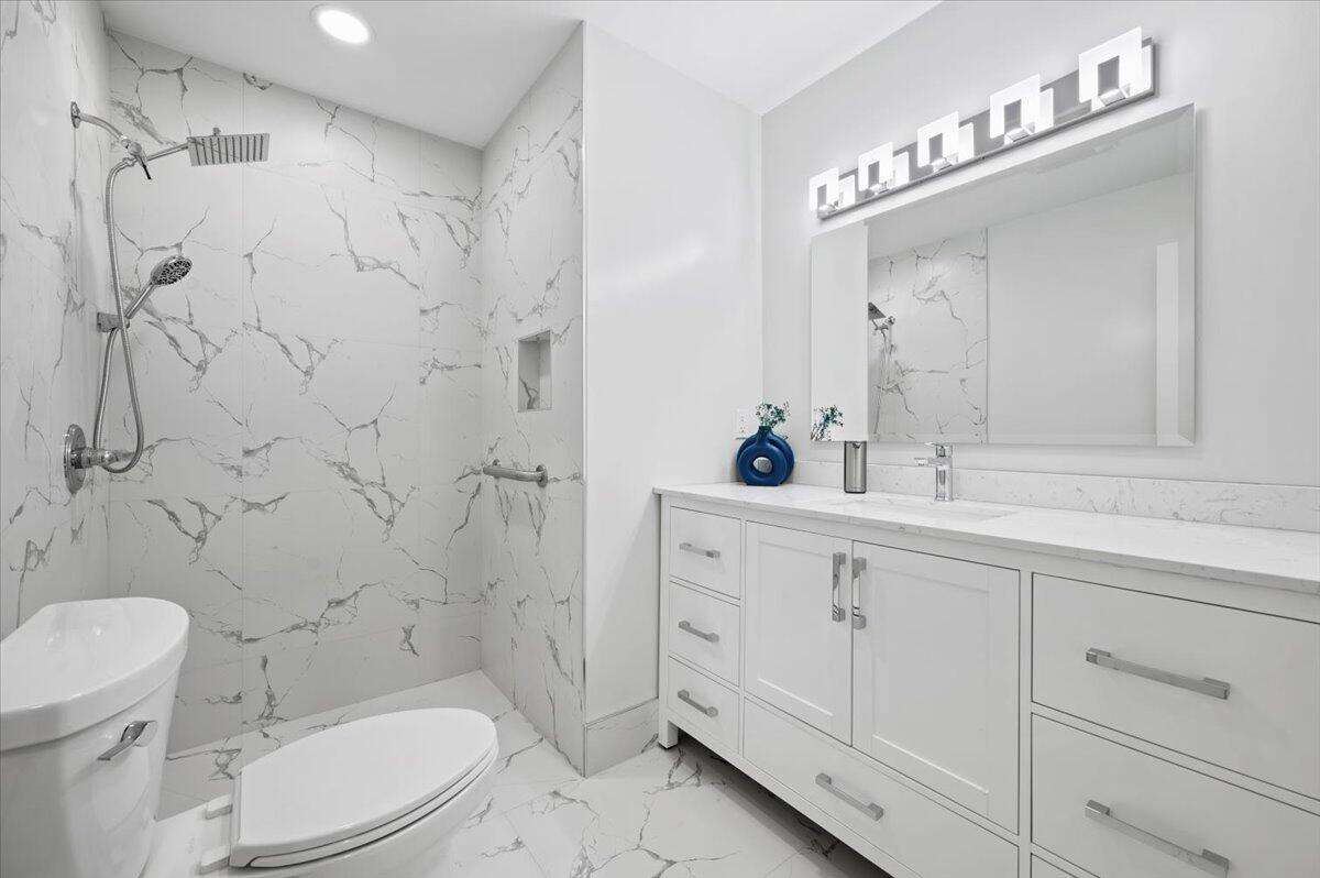 196 Raintree Trail Jupiter, FL 33458 - Photo 14 of 39 Owner's Suite Bathroom