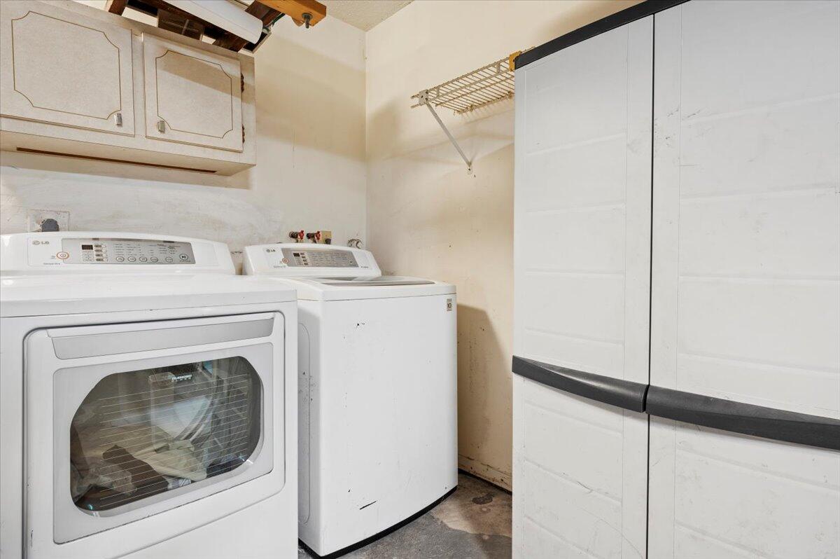 196 Raintree Trail Jupiter, FL 33458 - Photo 19 of 39 Laundry Area