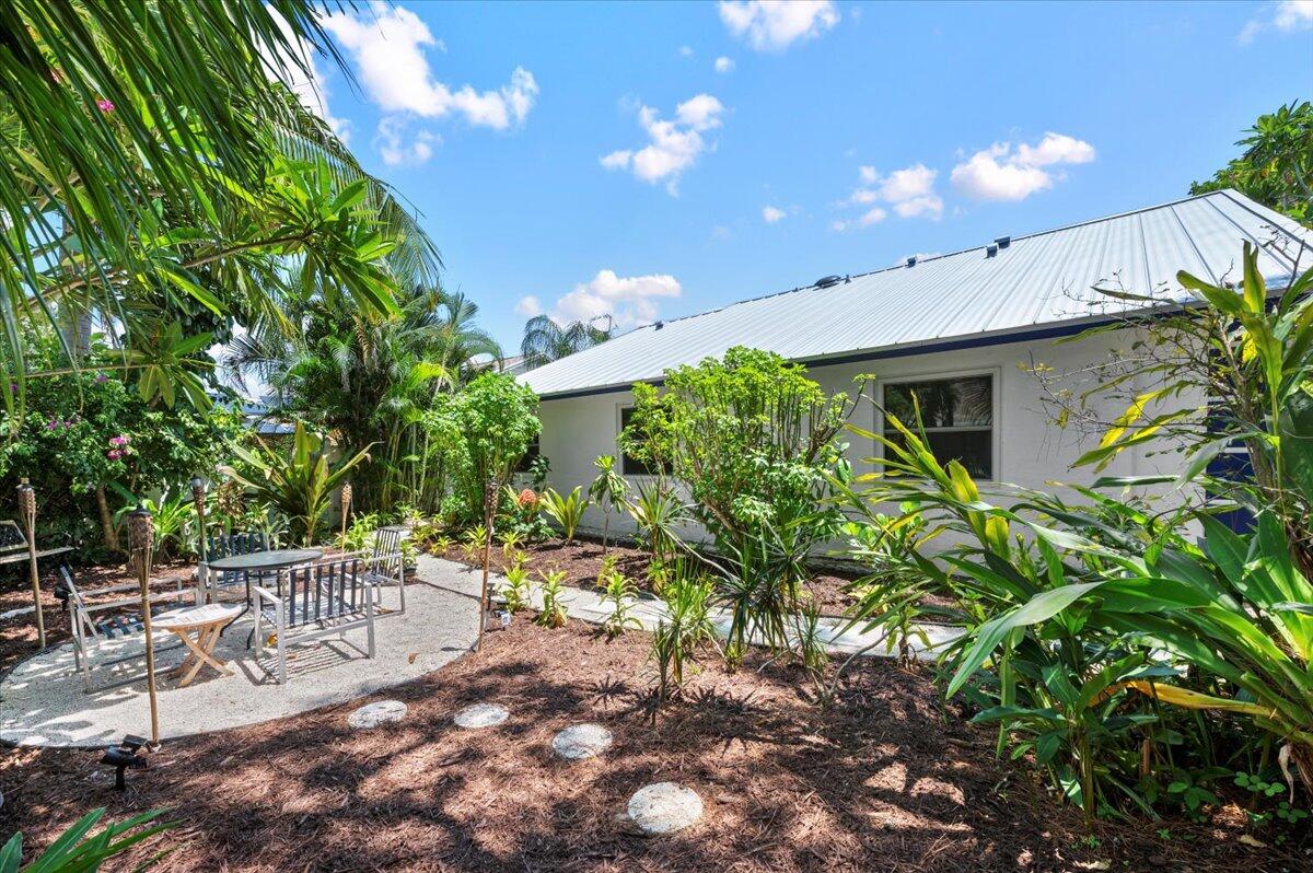 196 Raintree Trail Jupiter, FL 33458 - Photo 20 of 39 Private Backyard