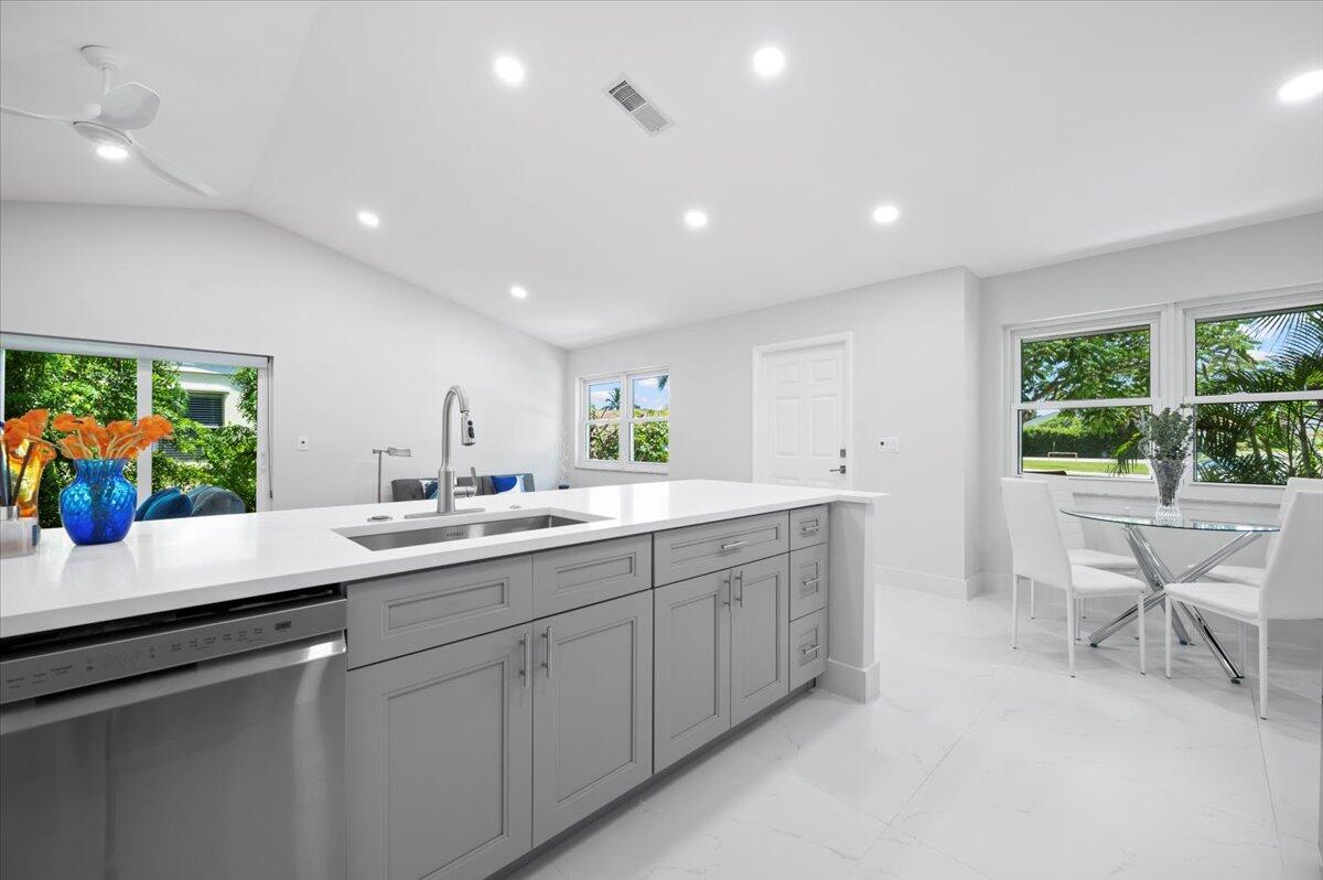 196 Raintree Trail Jupiter, FL 33458 - Photo 7 of 39 Fully Renovated Kitchen