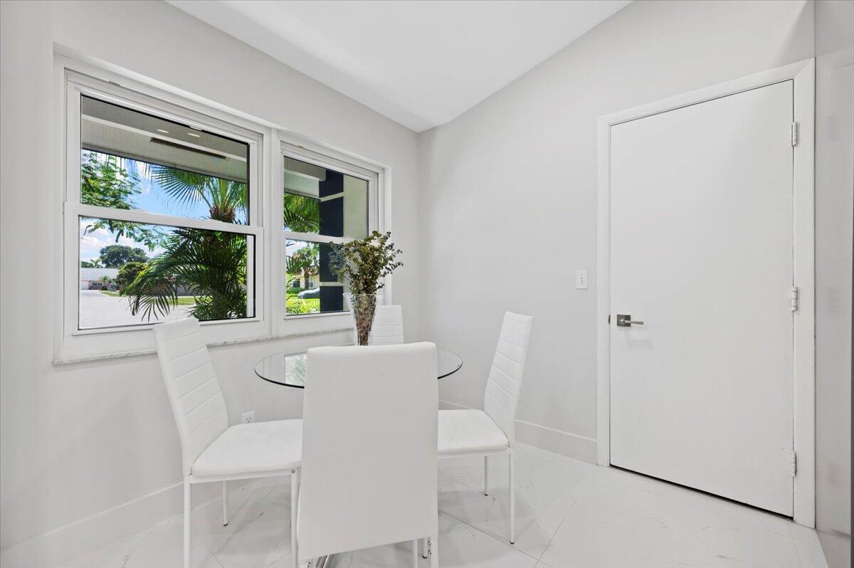 196 Raintree Trail Jupiter, FL 33458 - Photo 9 of 39 Separate Breakfast Area