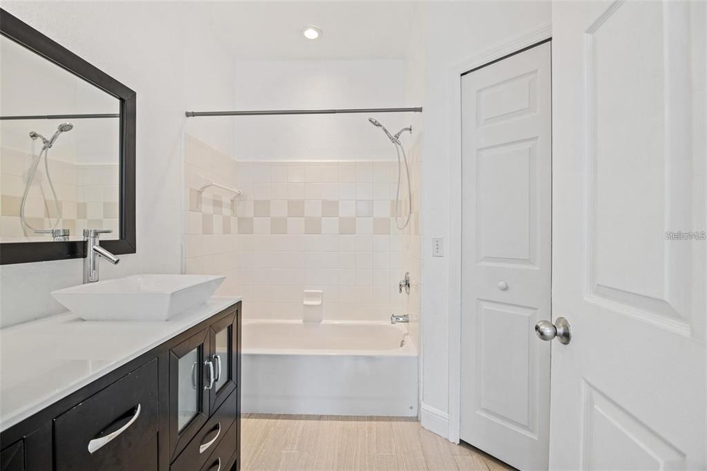 5571 Rosehill Road, Unit 104 Sarasota, FL 34233 - Photo 25 of 34