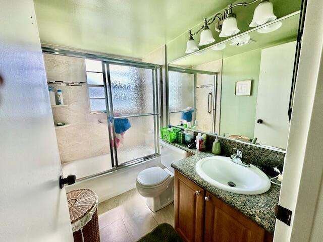 15 Preston A Boca Raton, FL 33434 - Photo 8 of 37 Main Bathroom