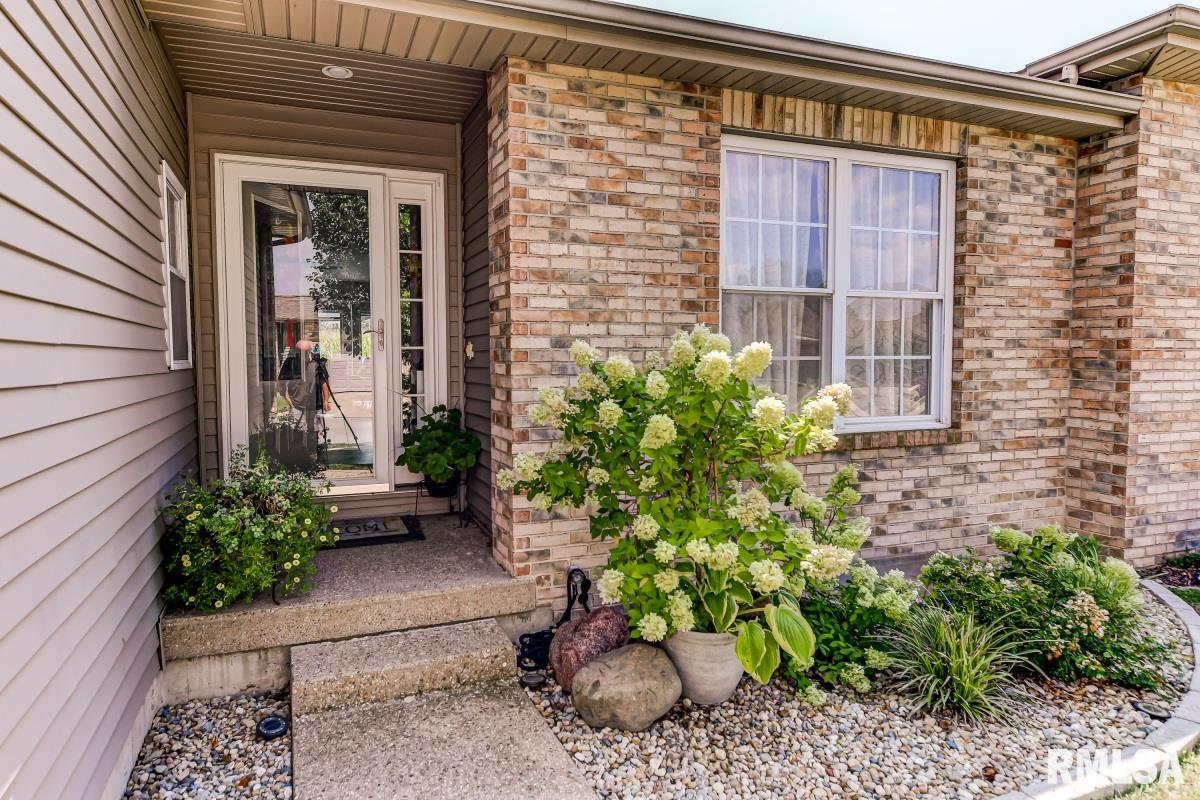 2919 11 Meadowbrook Road, Unit 11 Springfield, IL 62711 - Photo 1 of 25