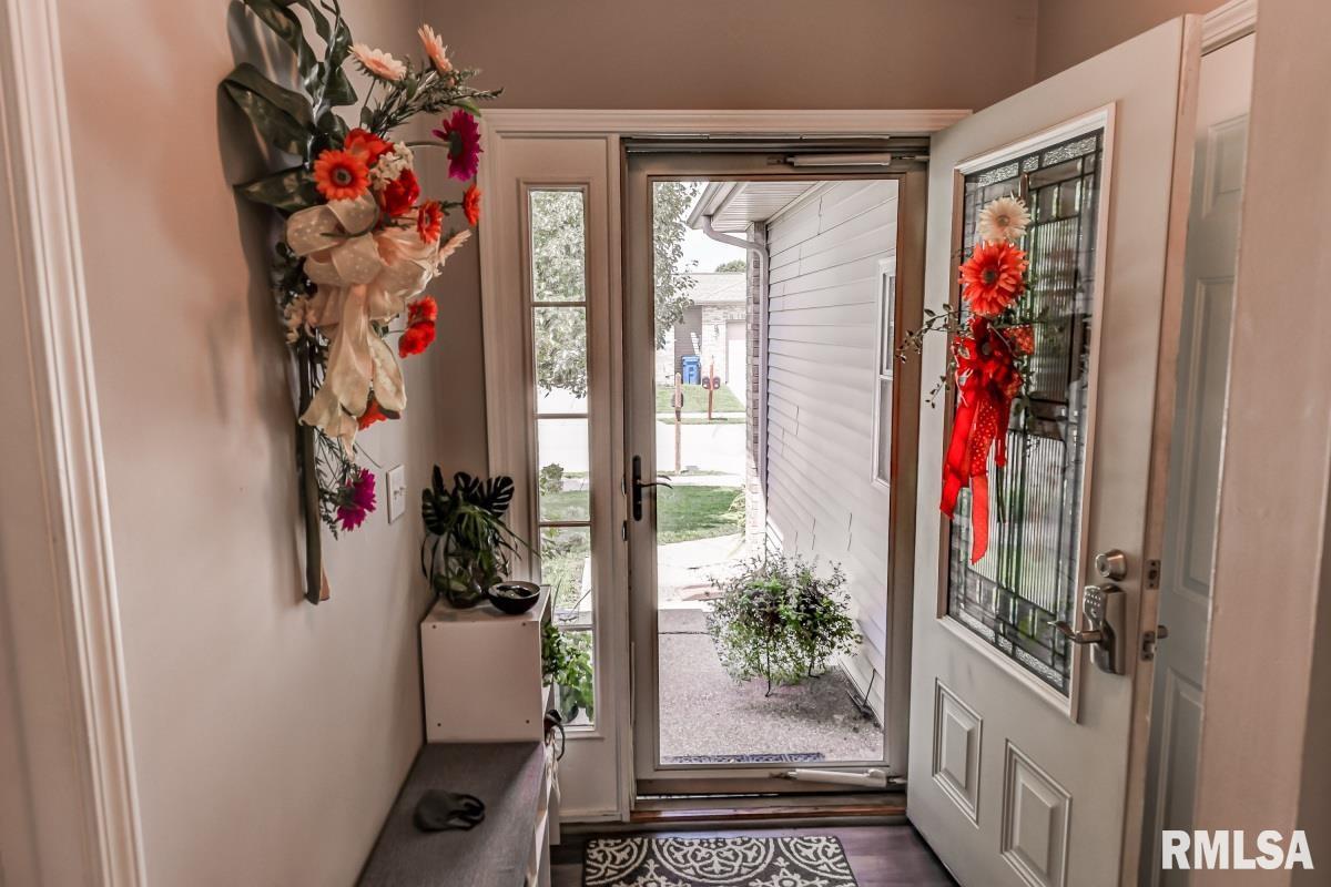 2919 11 Meadowbrook Road, Unit 11 Springfield, IL 62711 - Photo 4 of 25