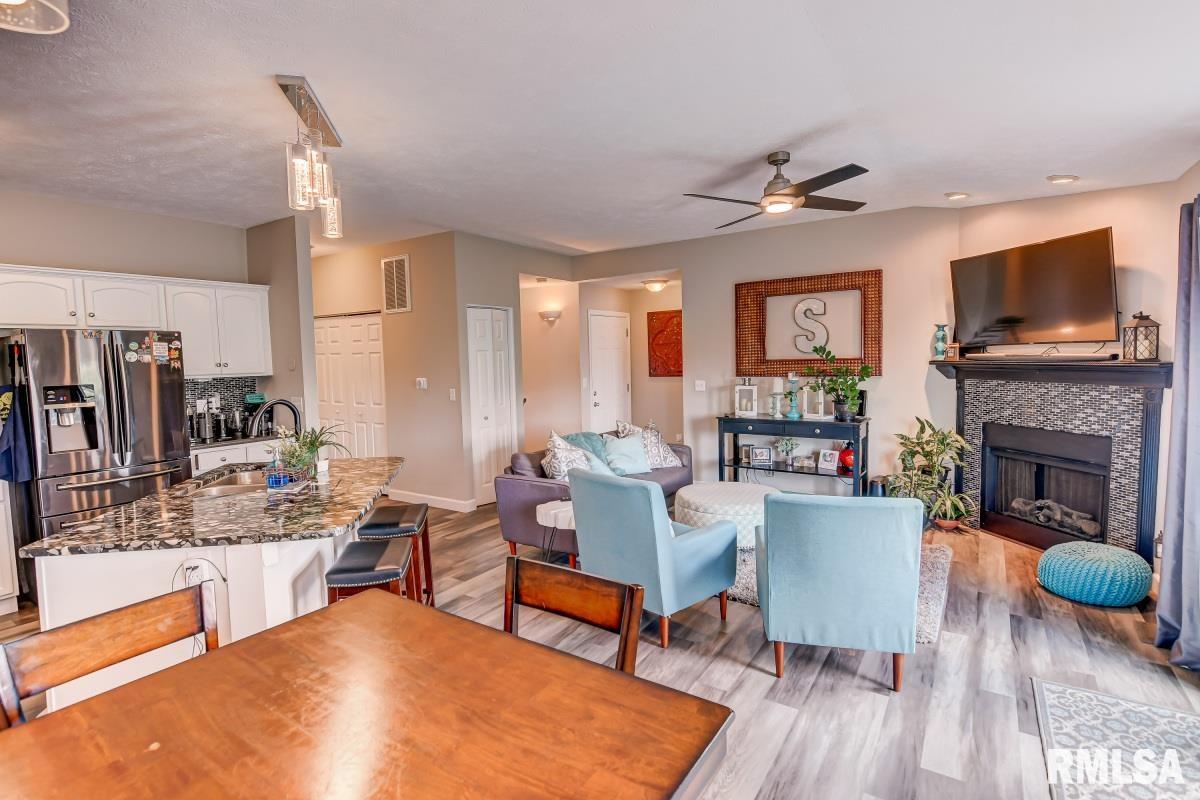2919 11 Meadowbrook Road, Unit 11 Springfield, IL 62711 - Photo 6 of 25