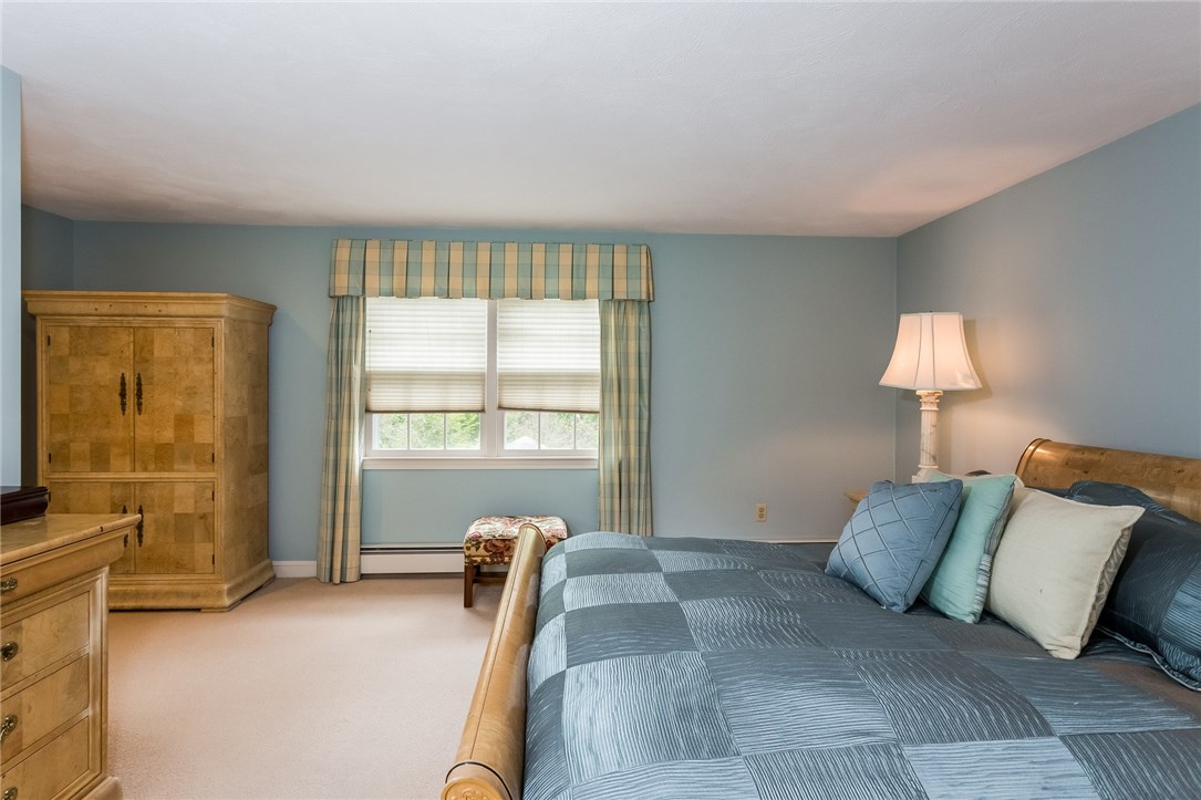 12 Nathaniel Road Barrington, RI 02806 - Photo 24 of 38 Master bedroom suite