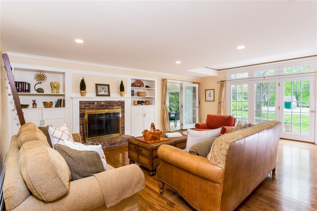 12 Nathaniel Road Barrington, RI 02806 - Photo 6 of 38 Family Room