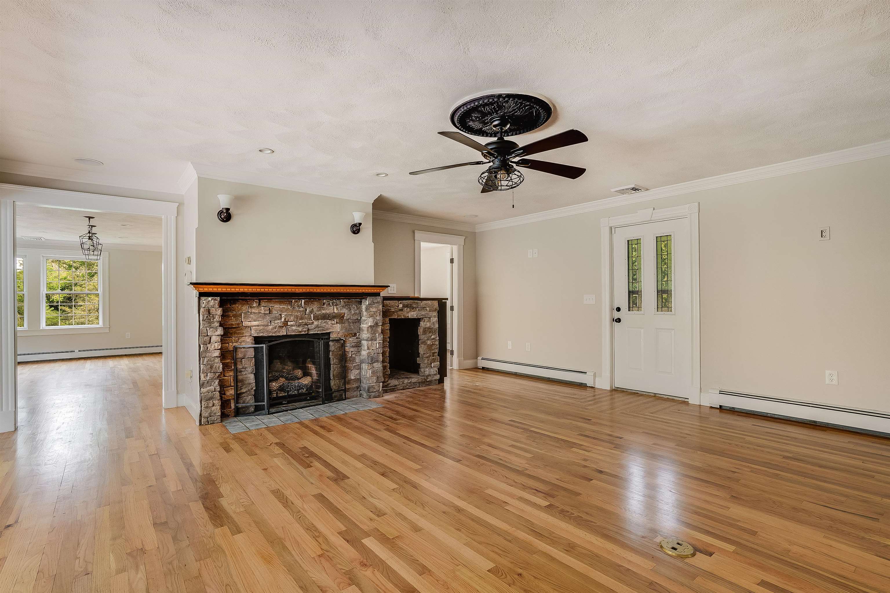 198 Main Street Sandown, NH 03873 - Photo 2 of 49