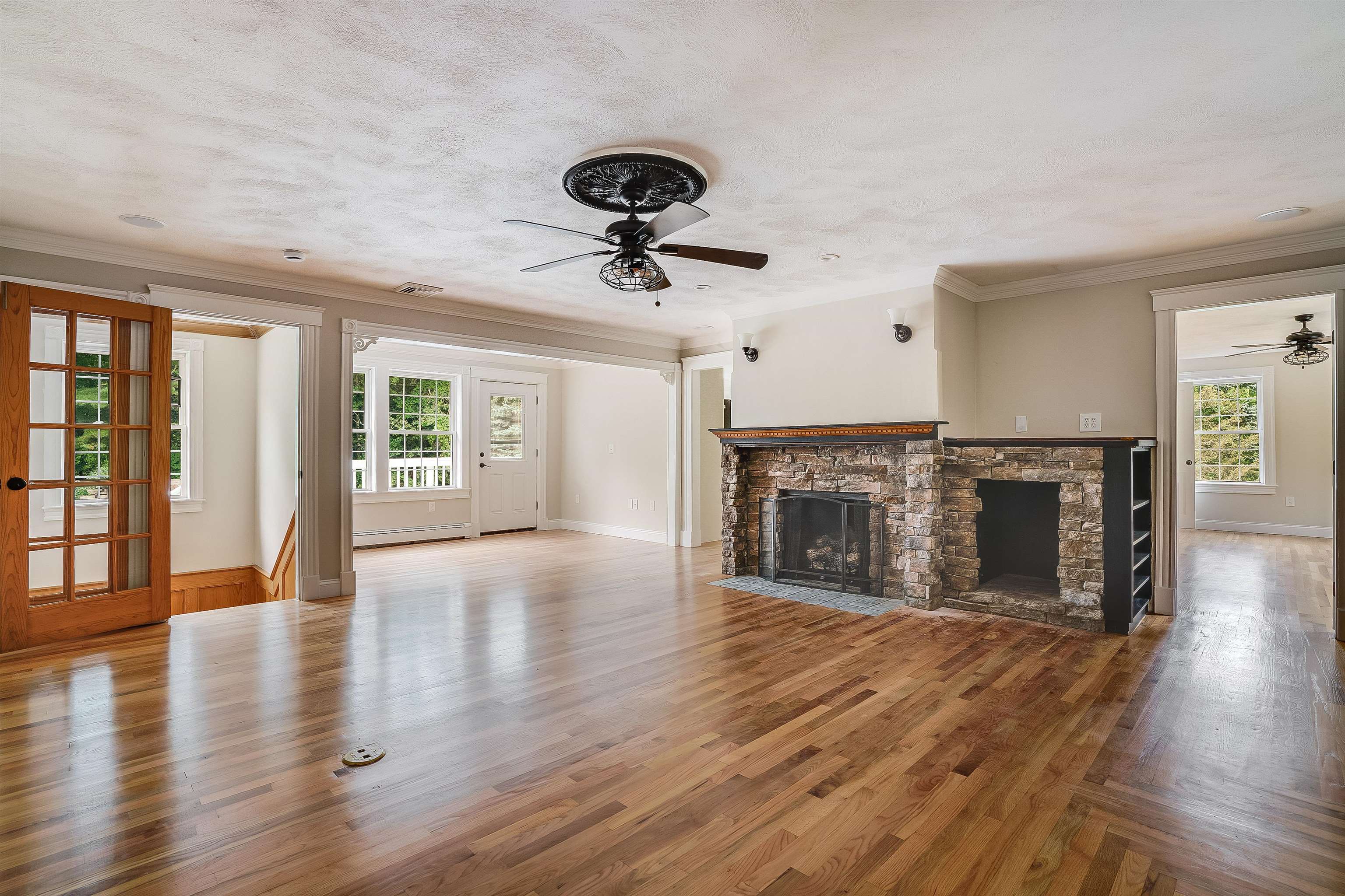 198 Main Street Sandown, NH 03873 - Photo 3 of 49