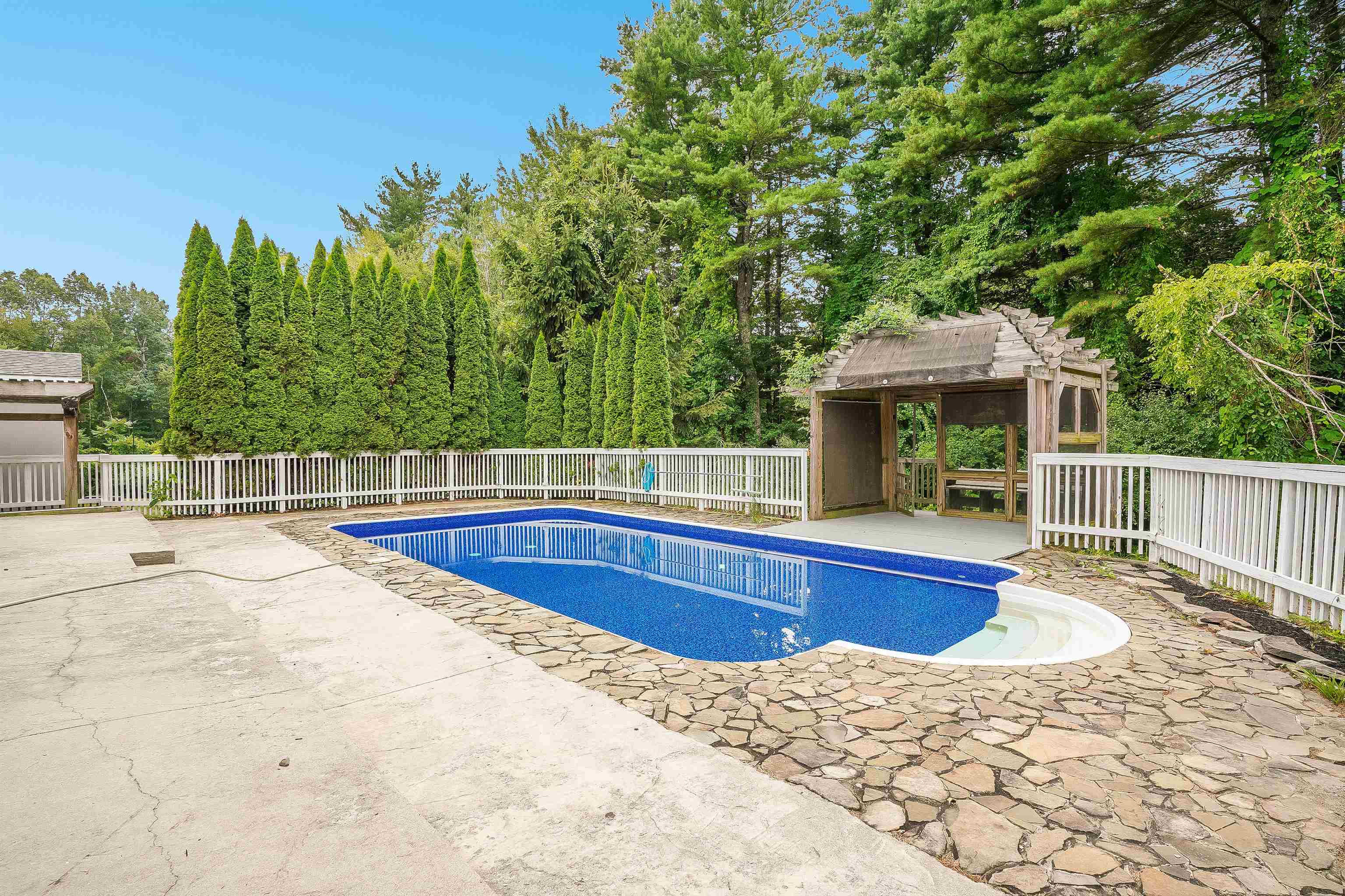 198 Main Street Sandown, NH 03873 - Photo 34 of 49